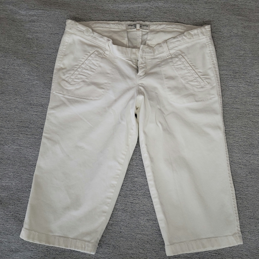 Abercrombie and Fitch size 2 white capris